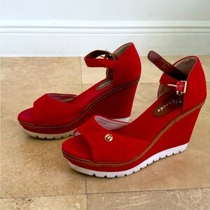 Básido Red Wedge Sandal Heels 8.5 US